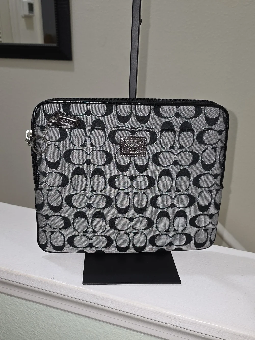 COACH Poppy Signature C Universal Sleeve F61366 in Silver/Moonlight 10.5x8.5 EUC